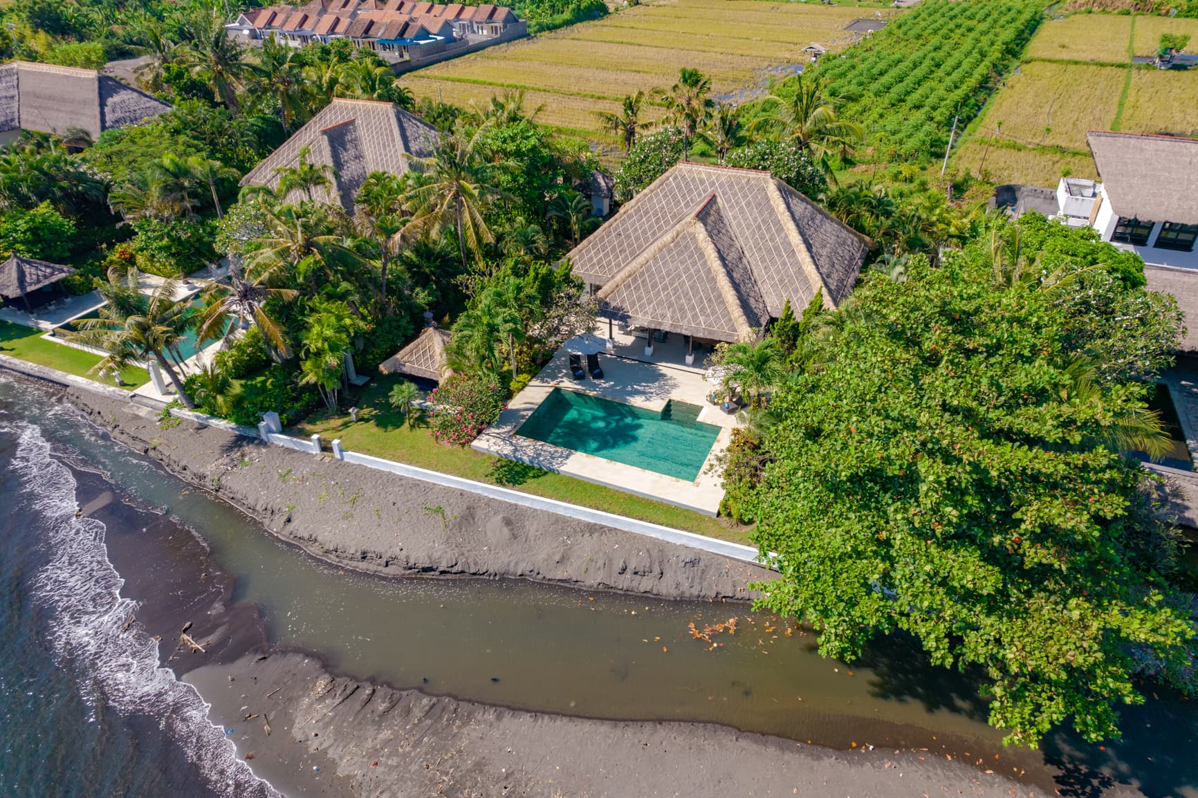 Villa Bersama — tuin, zwembad en strand (6)