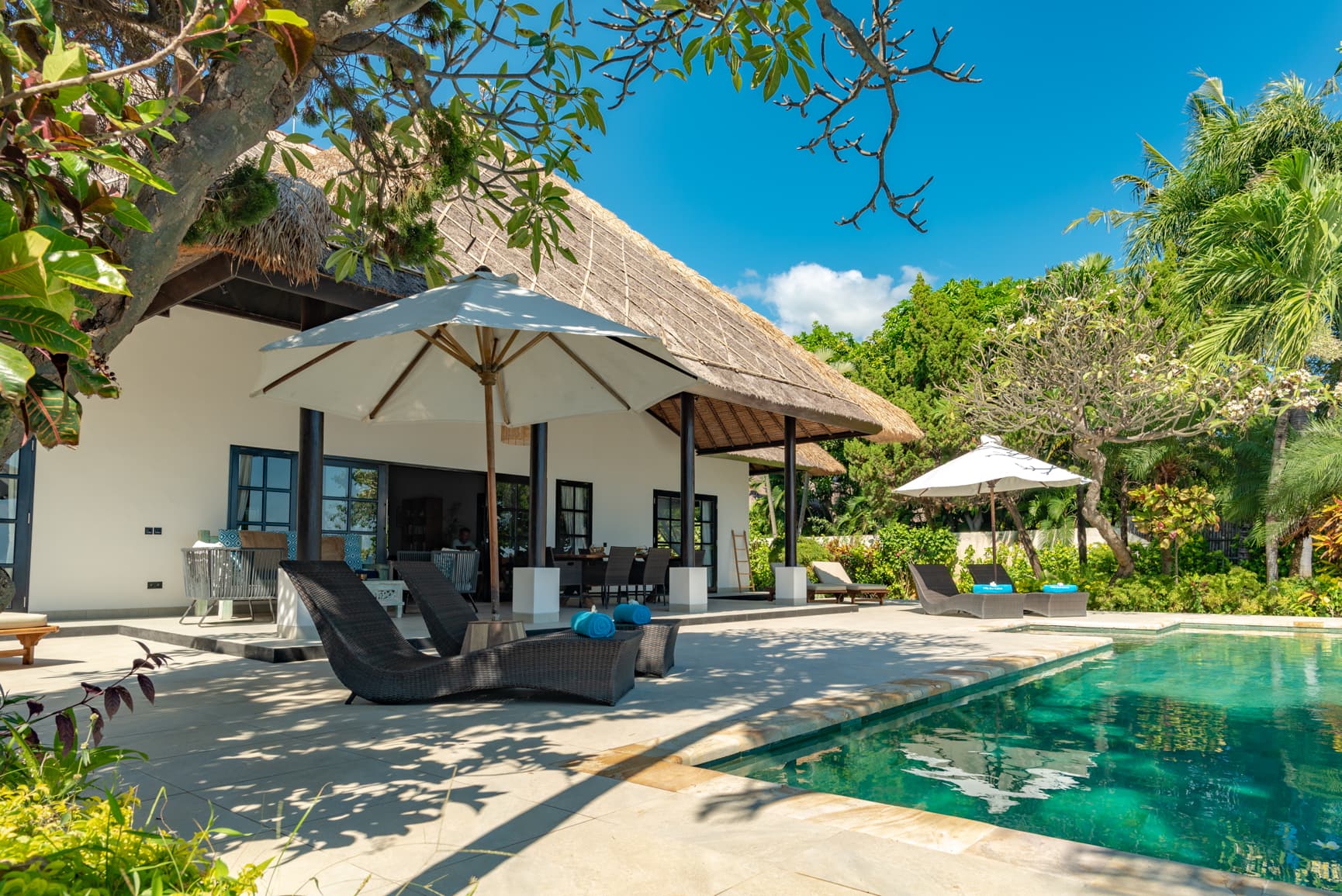 Villa Bersama — tuin, zwembad en strand (5)
