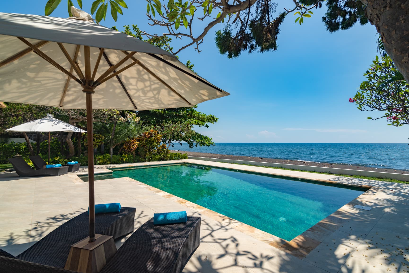 Villa Bersama — tuin, zwembad en strand (3)