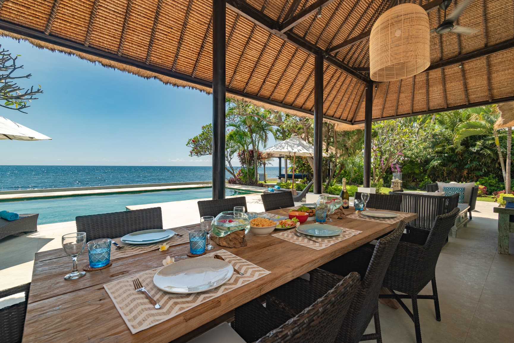 Villa Bersama — tuin, zwembad en strand (10)