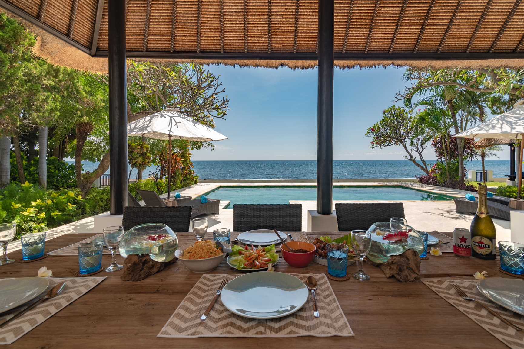 Villa Bersama — tuin, zwembad en strand (11)