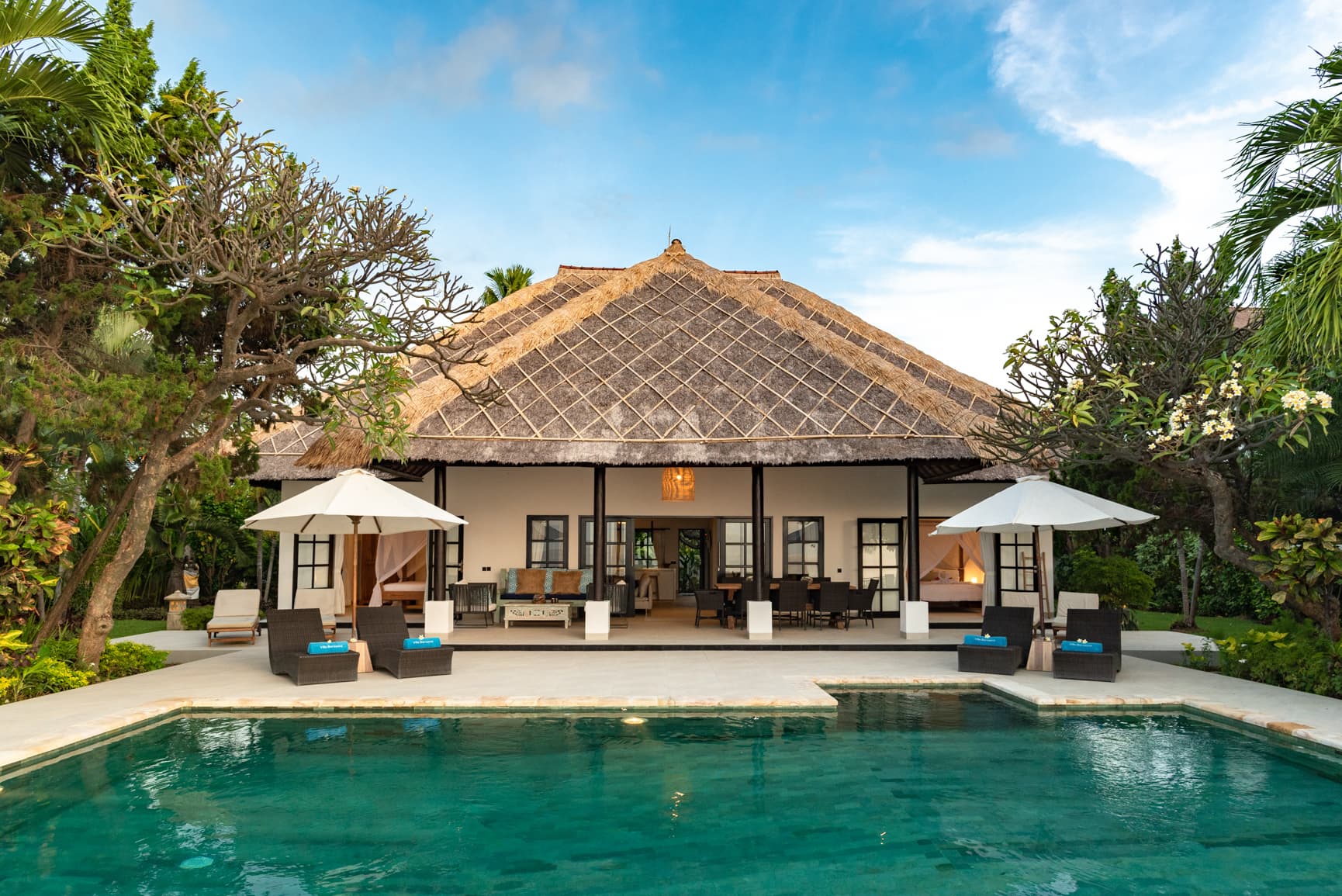 Villa Bersama — tuin, zwembad en strand (2)