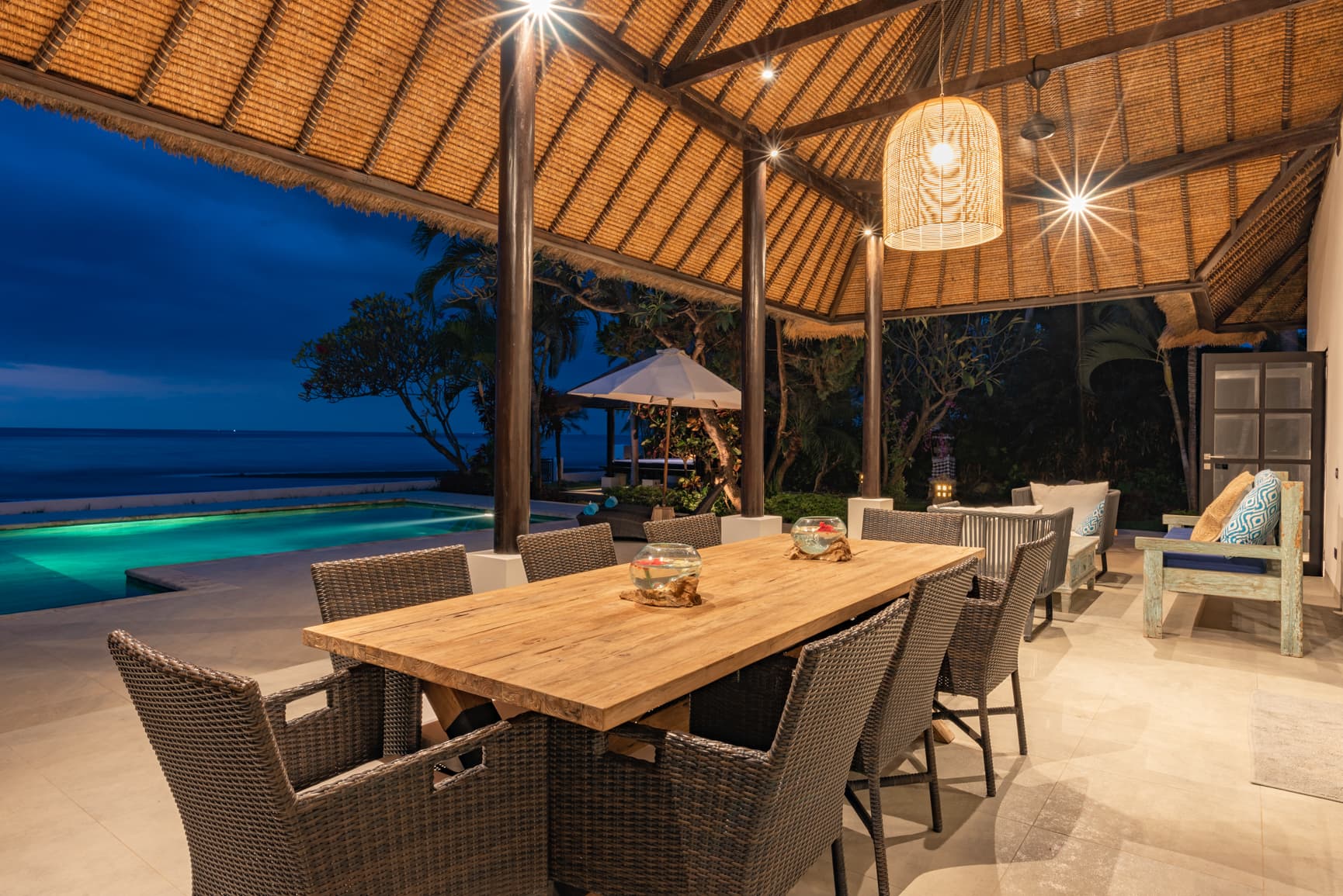 Villa Bersama — tuin, zwembad en strand (9)
